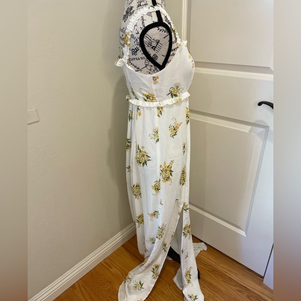 Show Me Your MuMu size Medium White Floral Dress With two Front Slits - Picture 3 of 16